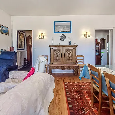 Apartment 2 Bedroom Awesome In